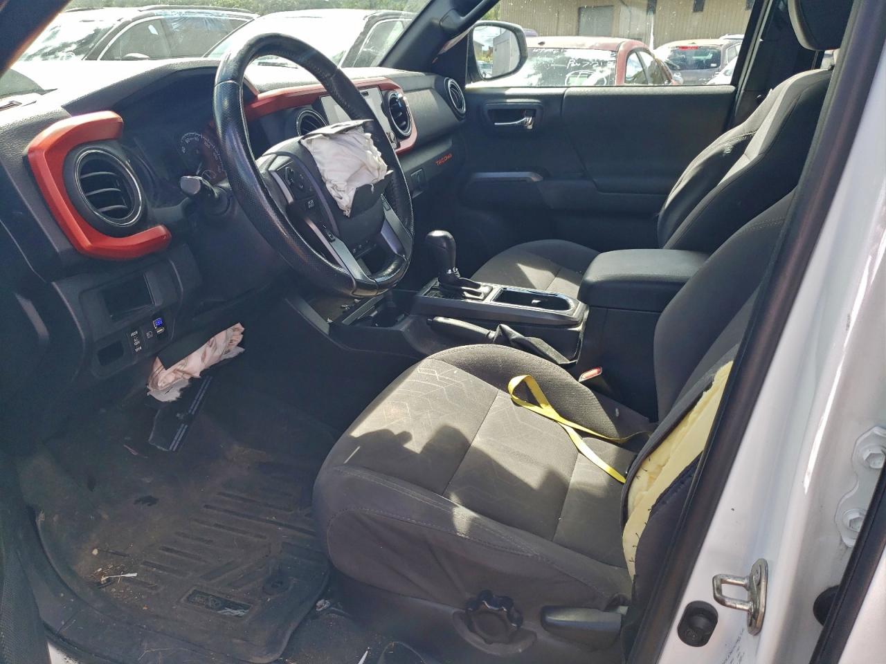 Toyota Tacoma Double Cab Image 9