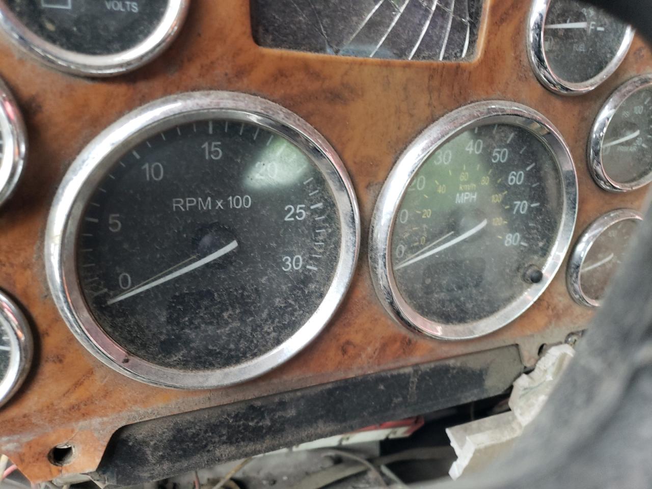 Peterbilt 388 Image 6