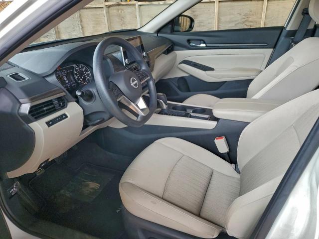 Nissan Altima Sv Image 4