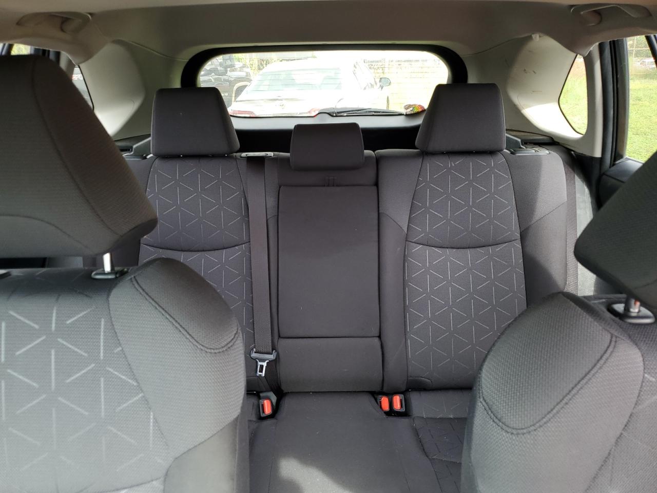 Toyota RAV4 Xle Image 2