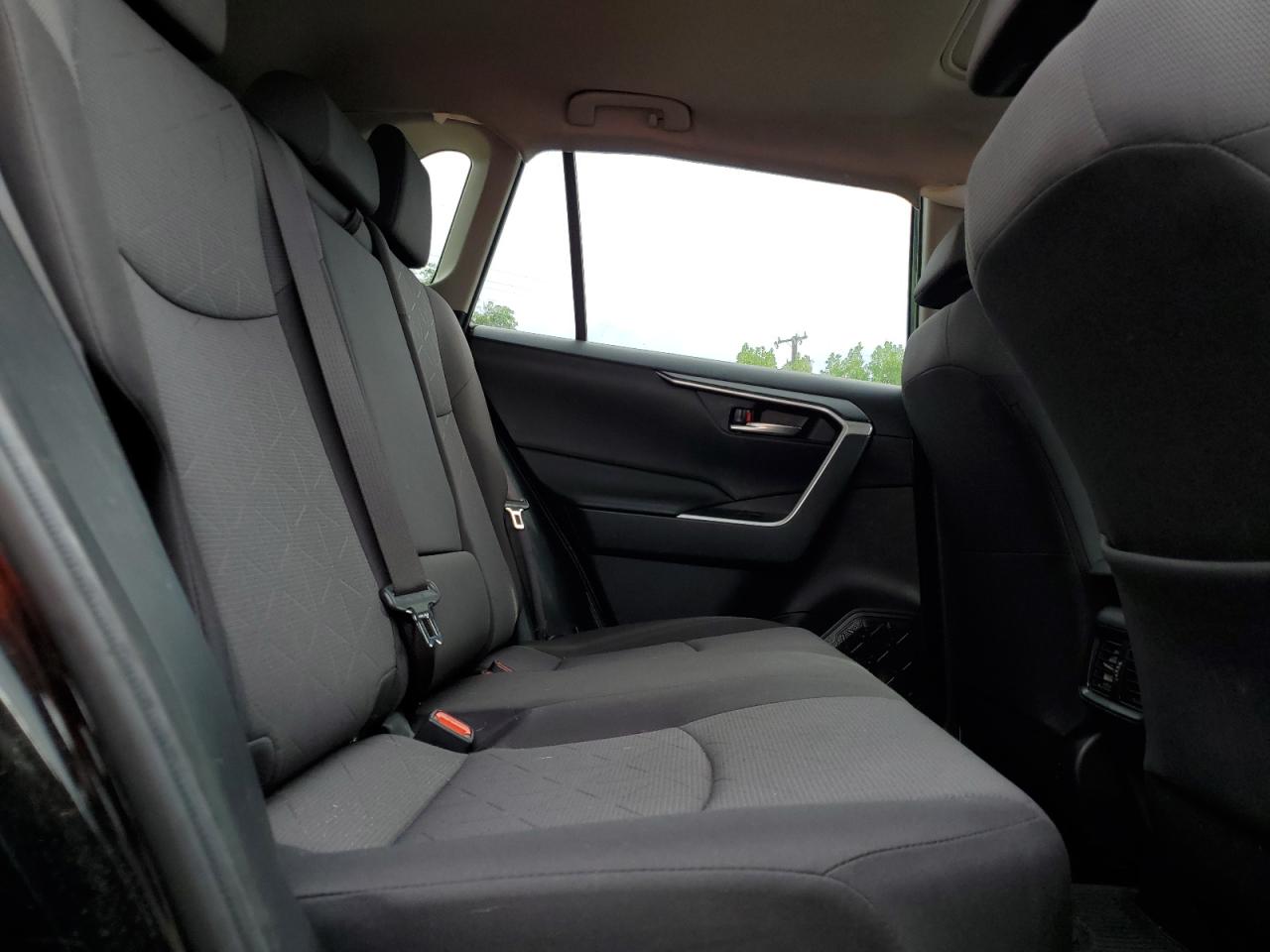 Toyota RAV4 Xle Image 6