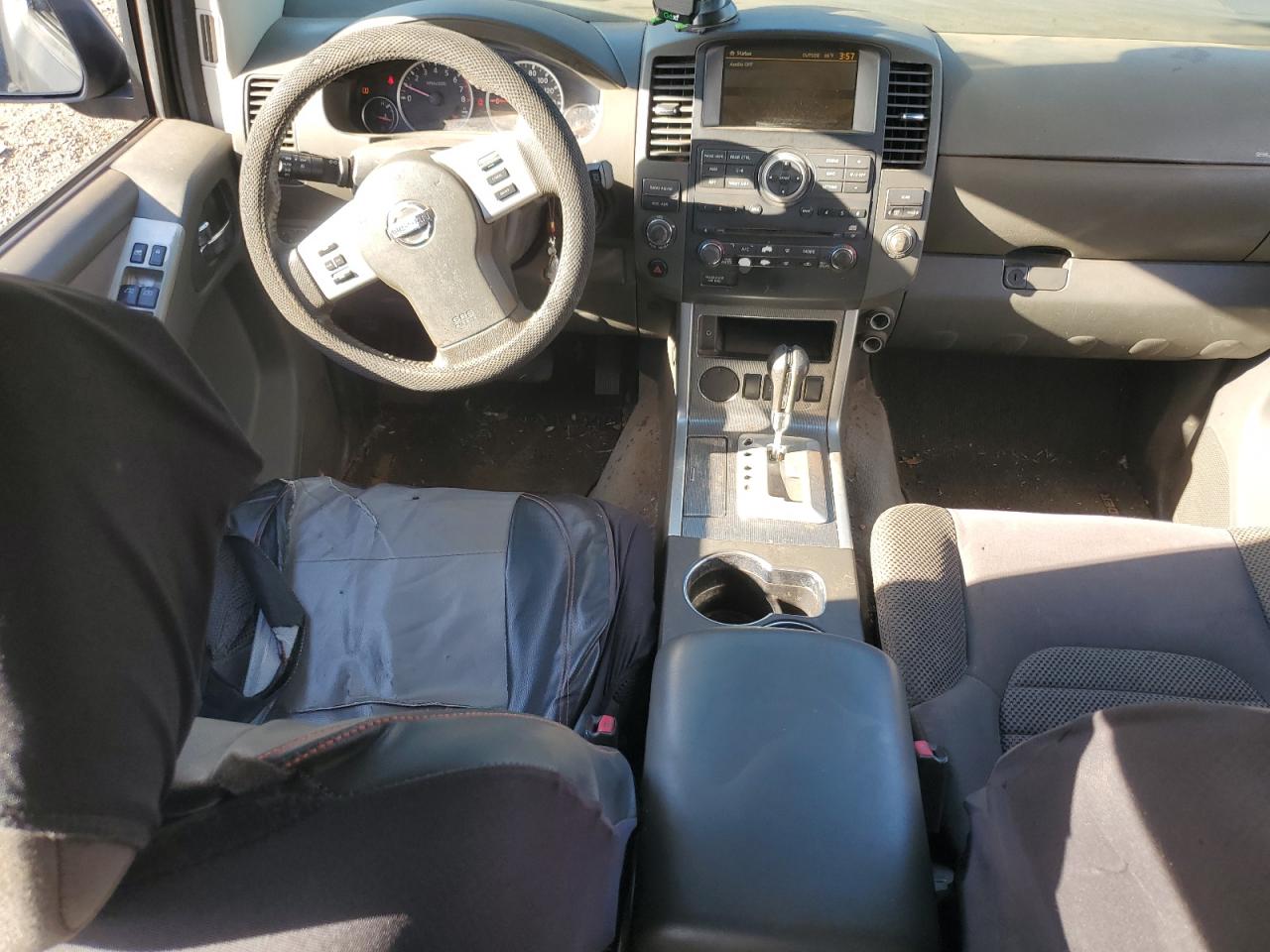 Nissan Pathfinder S Image 4