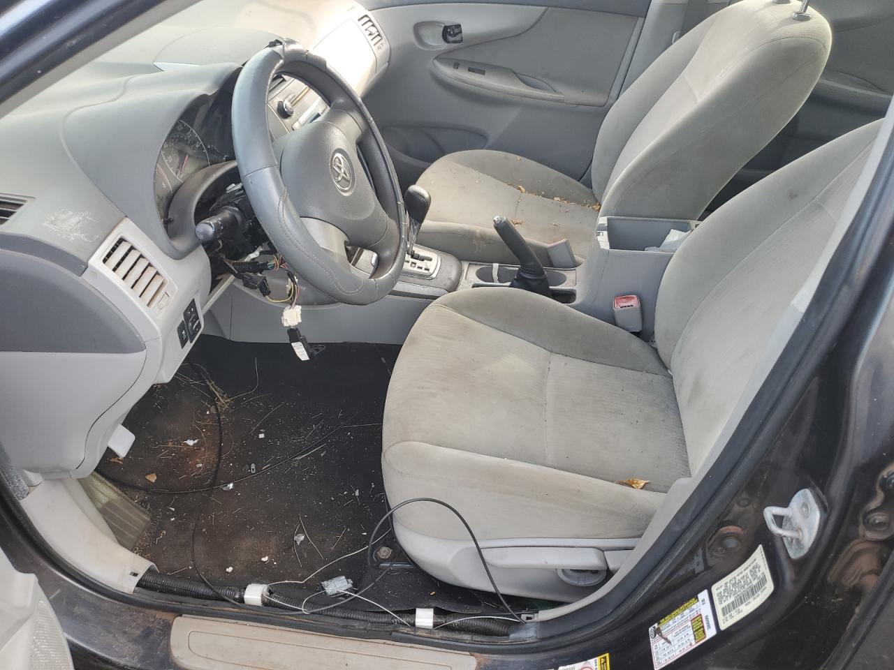 Toyota Corolla Base Image 7