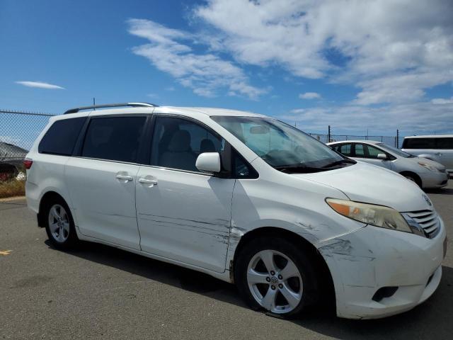 Toyota Sienna Le Image 4