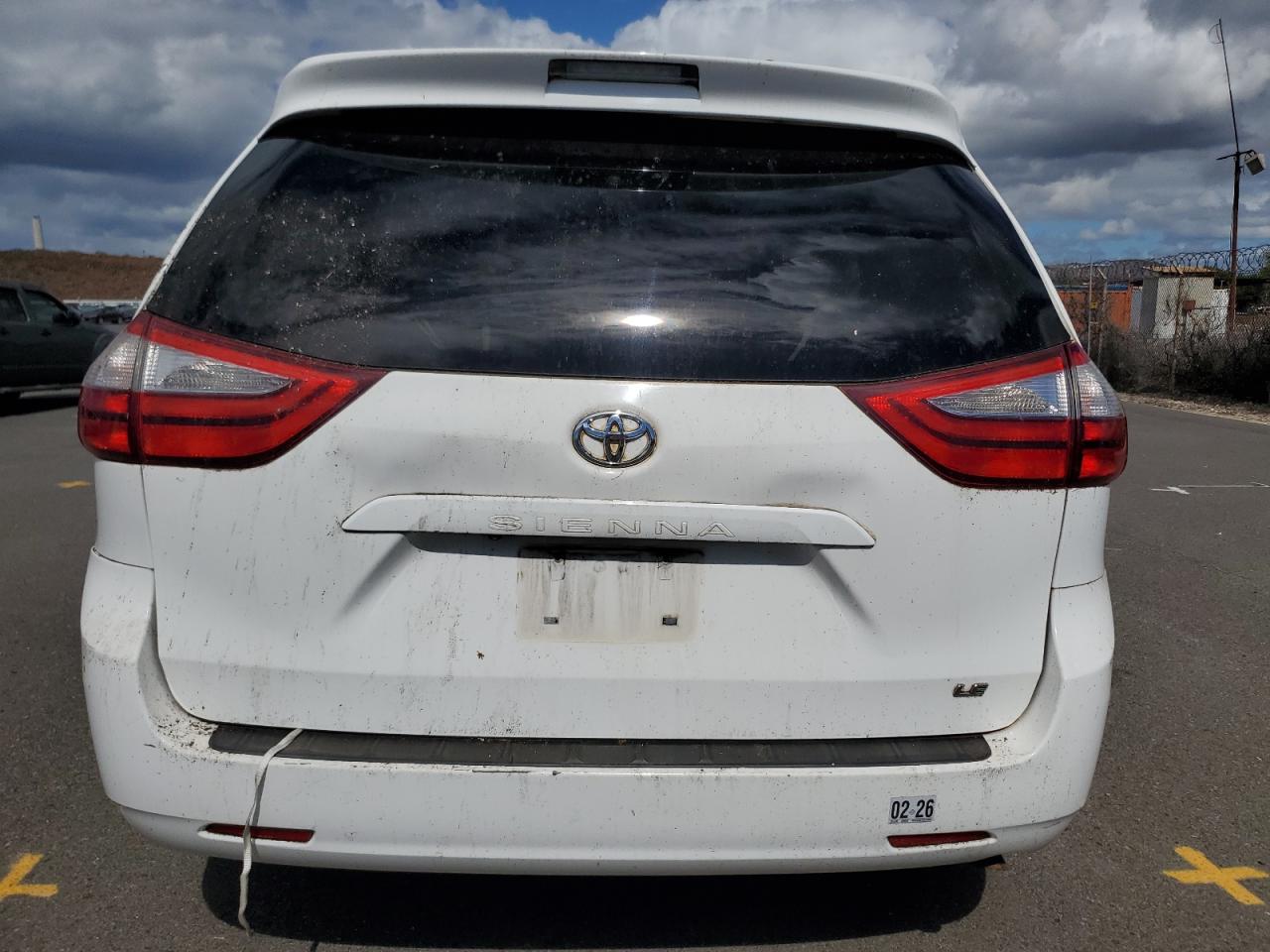 Toyota Sienna Le Image 12