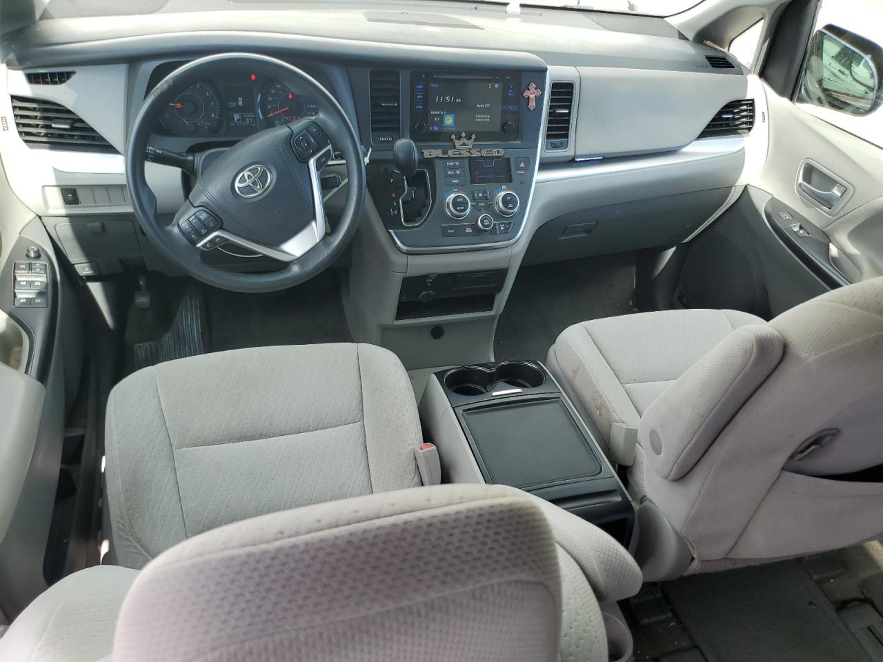 Toyota Sienna Le Image 6