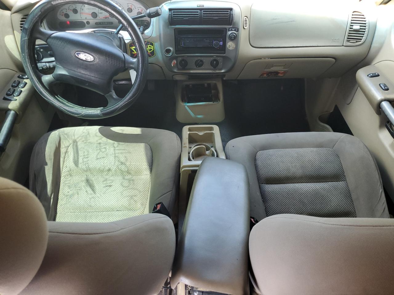 Ford Explorer Image 12