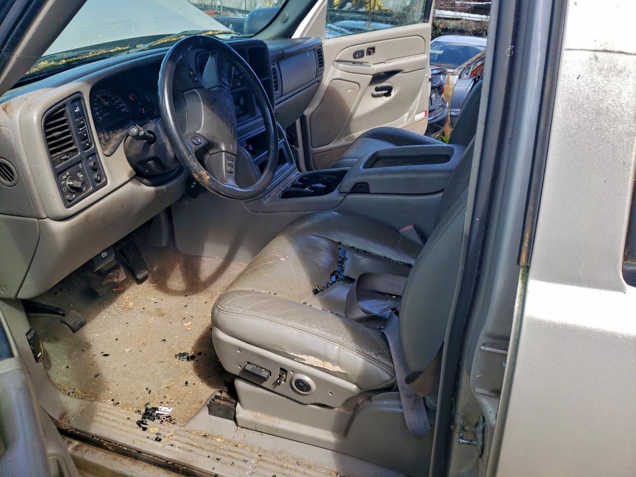 Chevrolet Silverado K3500 Image 3