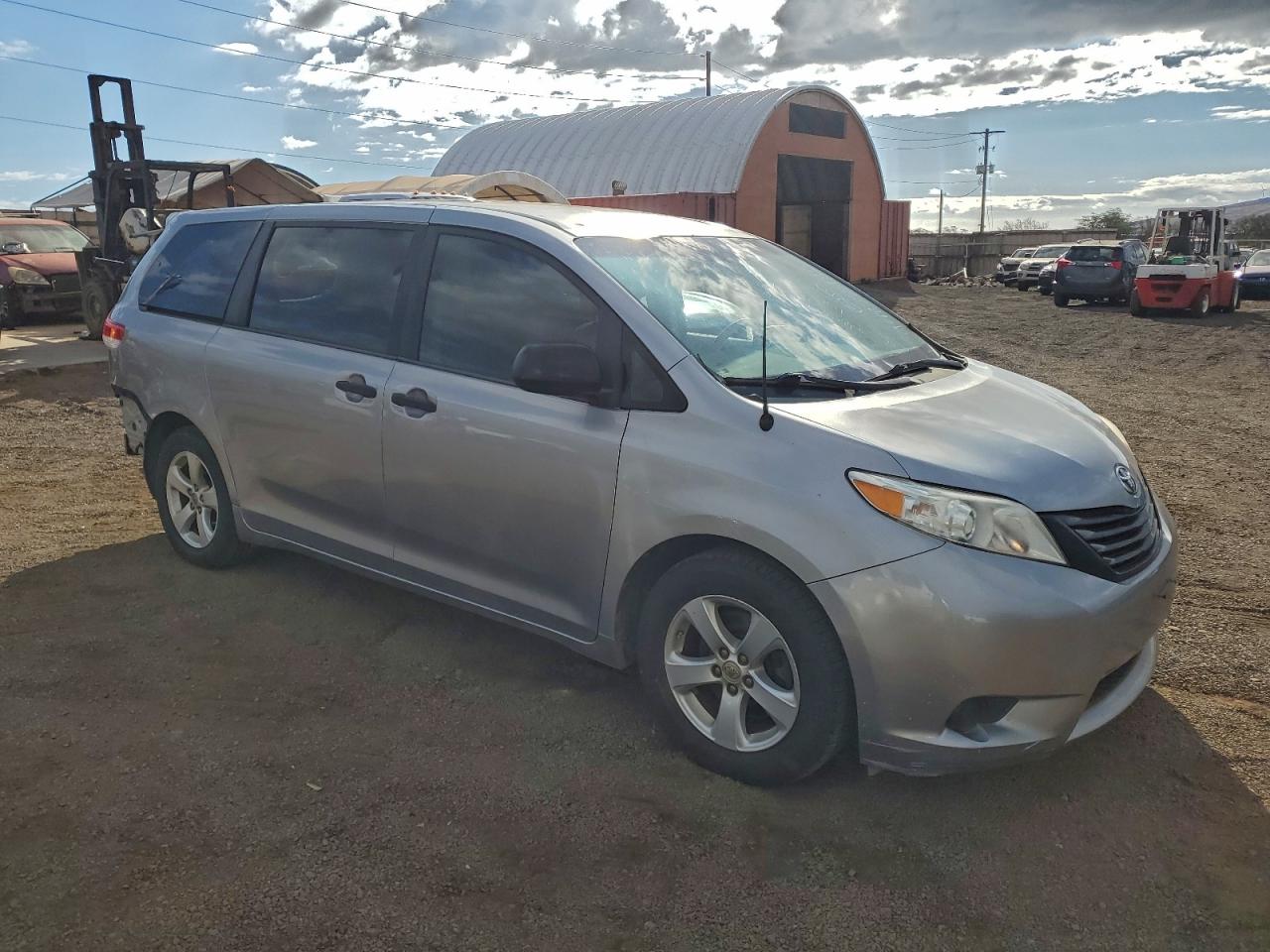 Toyota Sienna Image 4