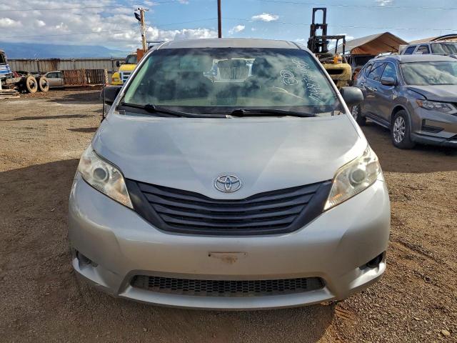 Toyota Sienna Image 5