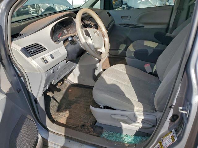 Toyota Sienna Image 8