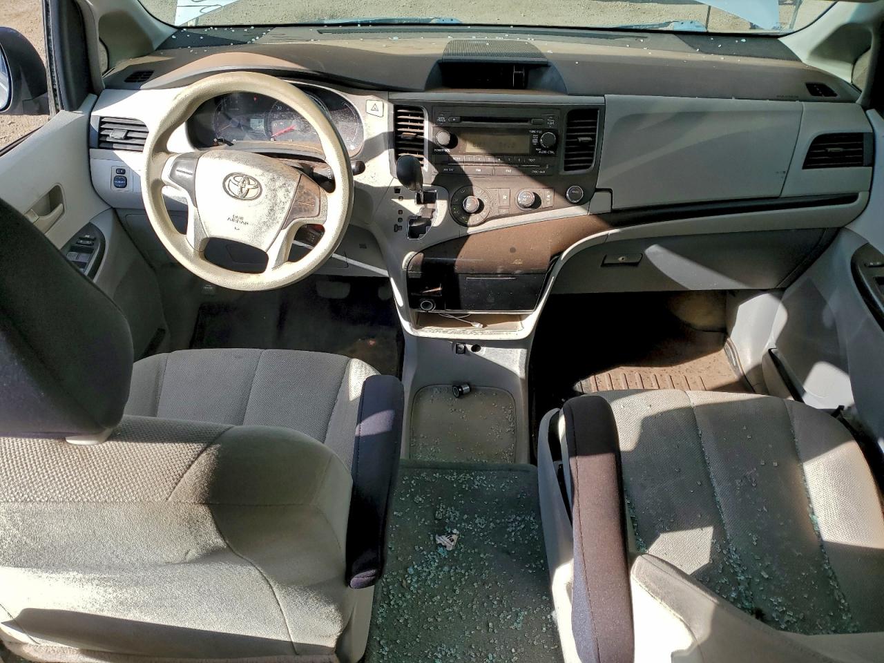 Toyota Sienna Image 2