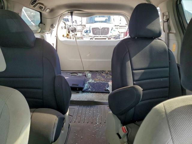 Toyota Sienna Image 3