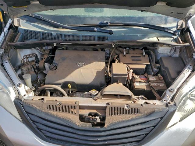 Toyota Sienna Image 10