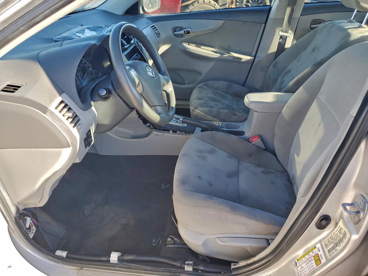 Toyota Corolla Base Image 5