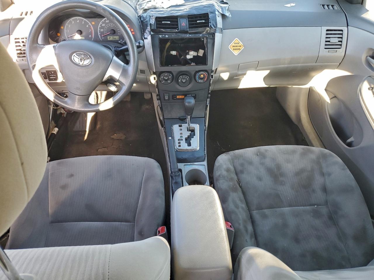 Toyota Corolla Base Image 6