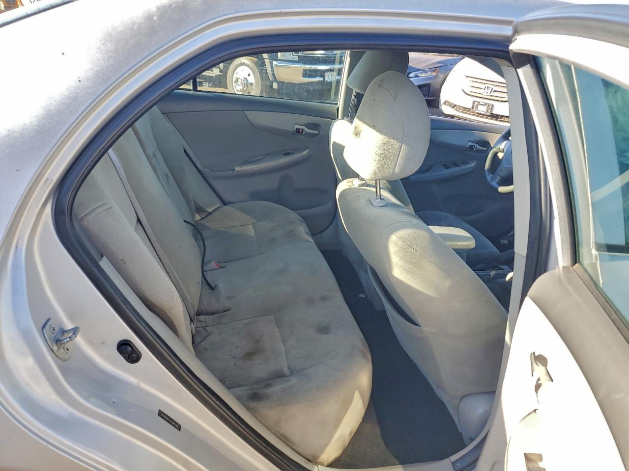 Toyota Corolla Base Image 7