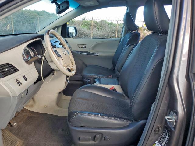 Toyota Sienna Sport Image 5