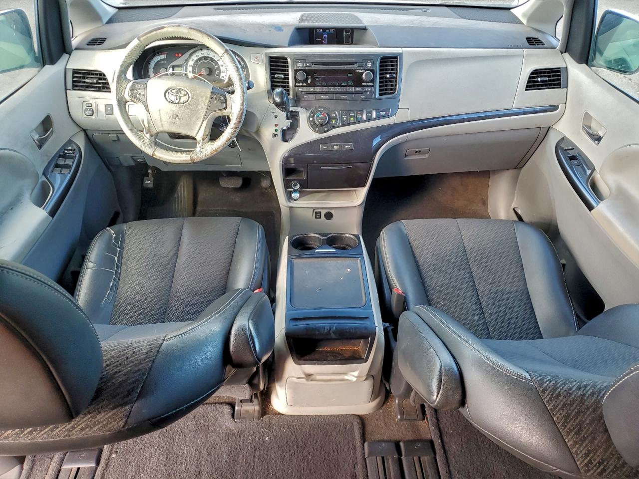 Toyota Sienna Sport Image 6