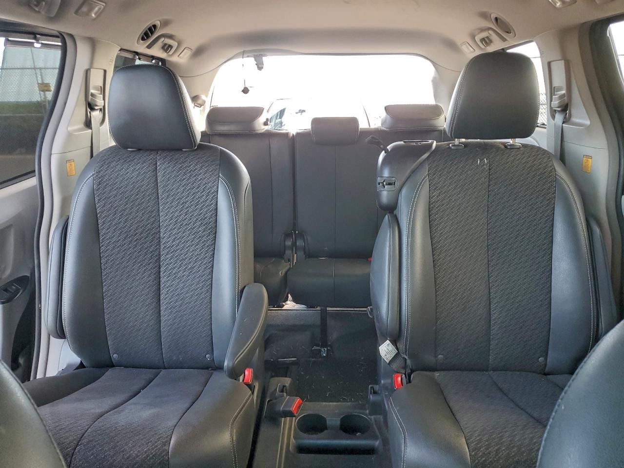 Toyota Sienna Sport Image 7