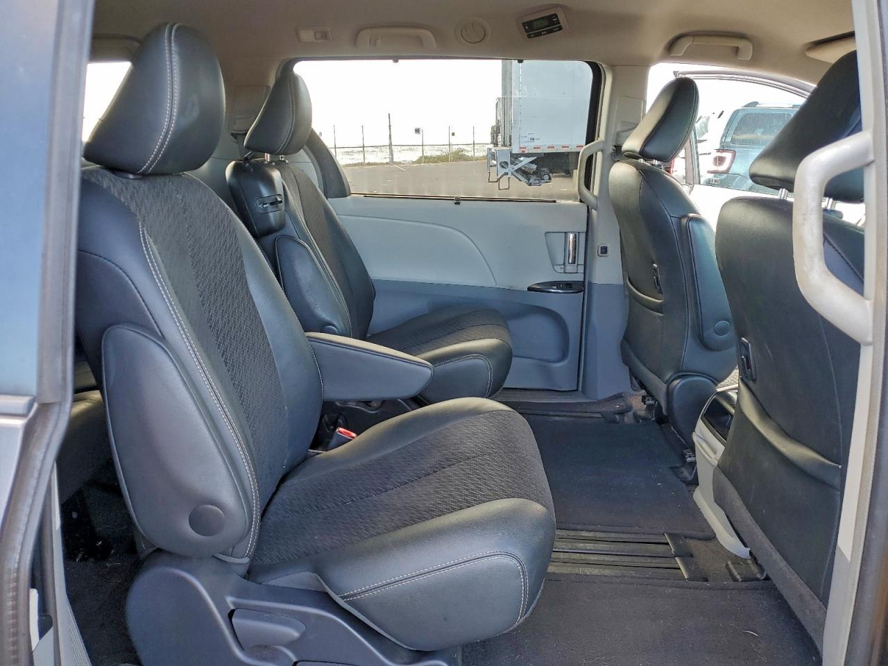 Toyota Sienna Sport Image 8