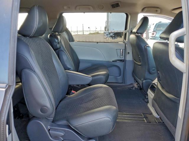 Toyota Sienna Sport Image 8