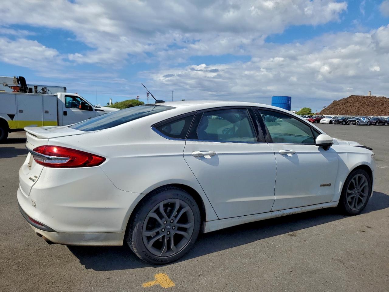 Ford Fusion Se Hybrid Image 4