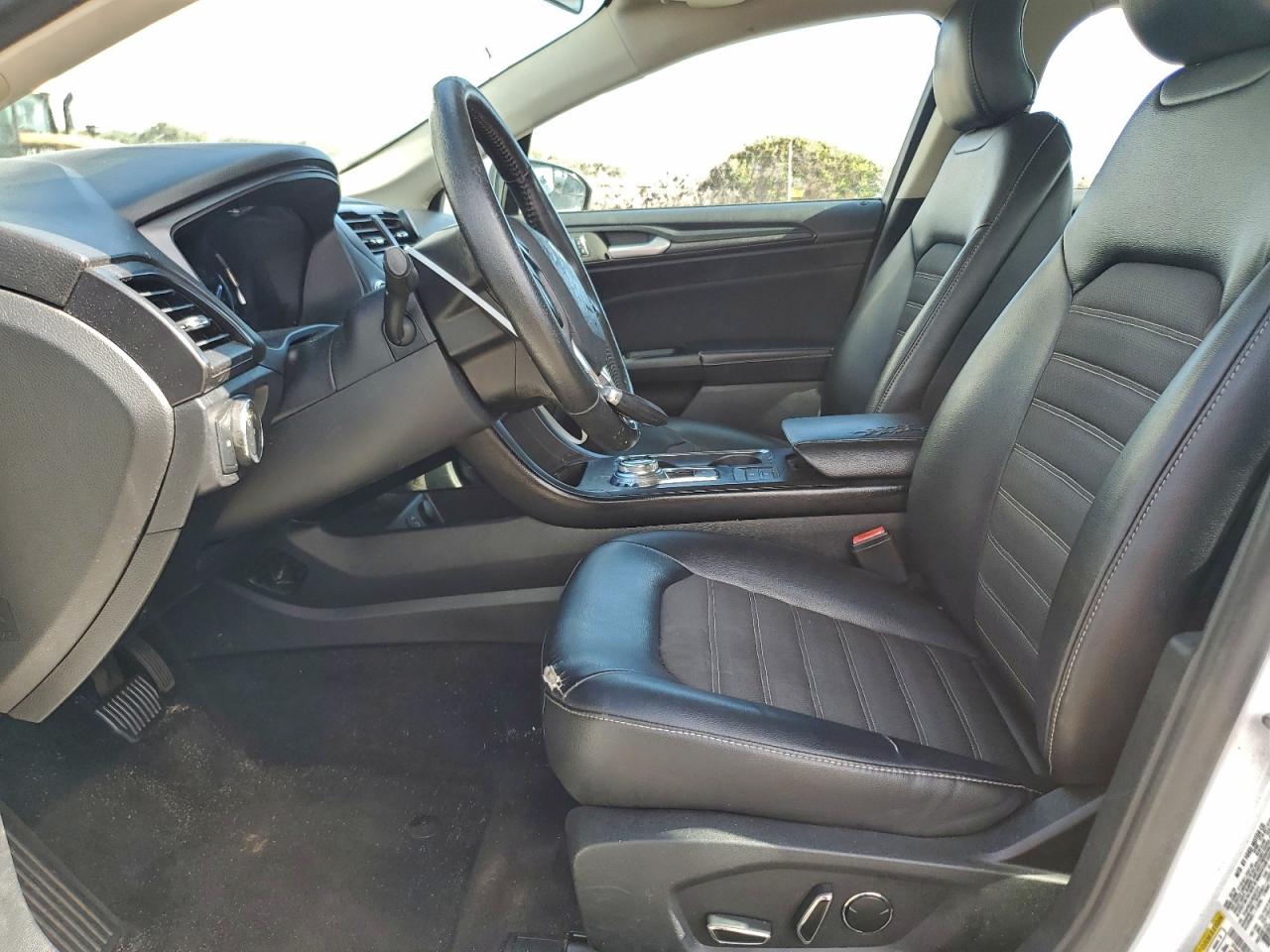 Ford Fusion Se Hybrid Image 9