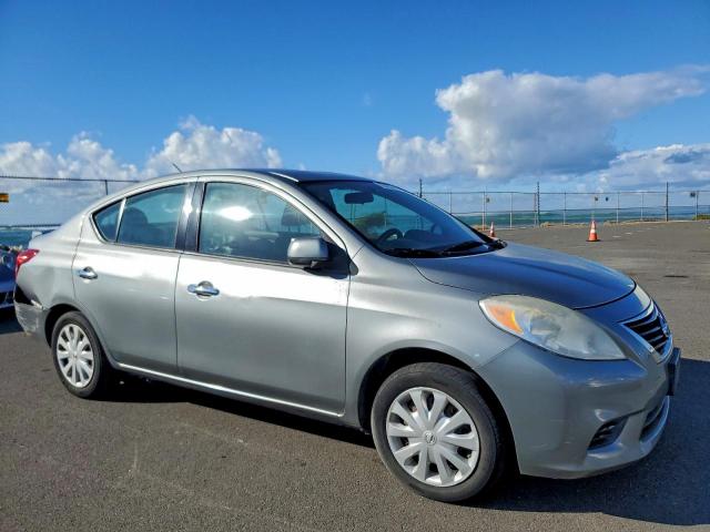 Nissan Versa S Image 2