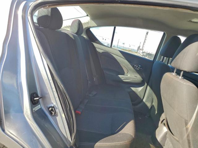 Nissan Versa S Image 6