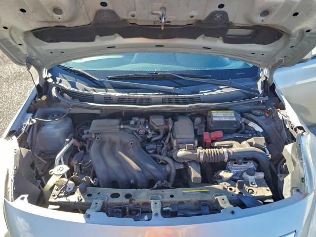 Nissan Versa S Image 8