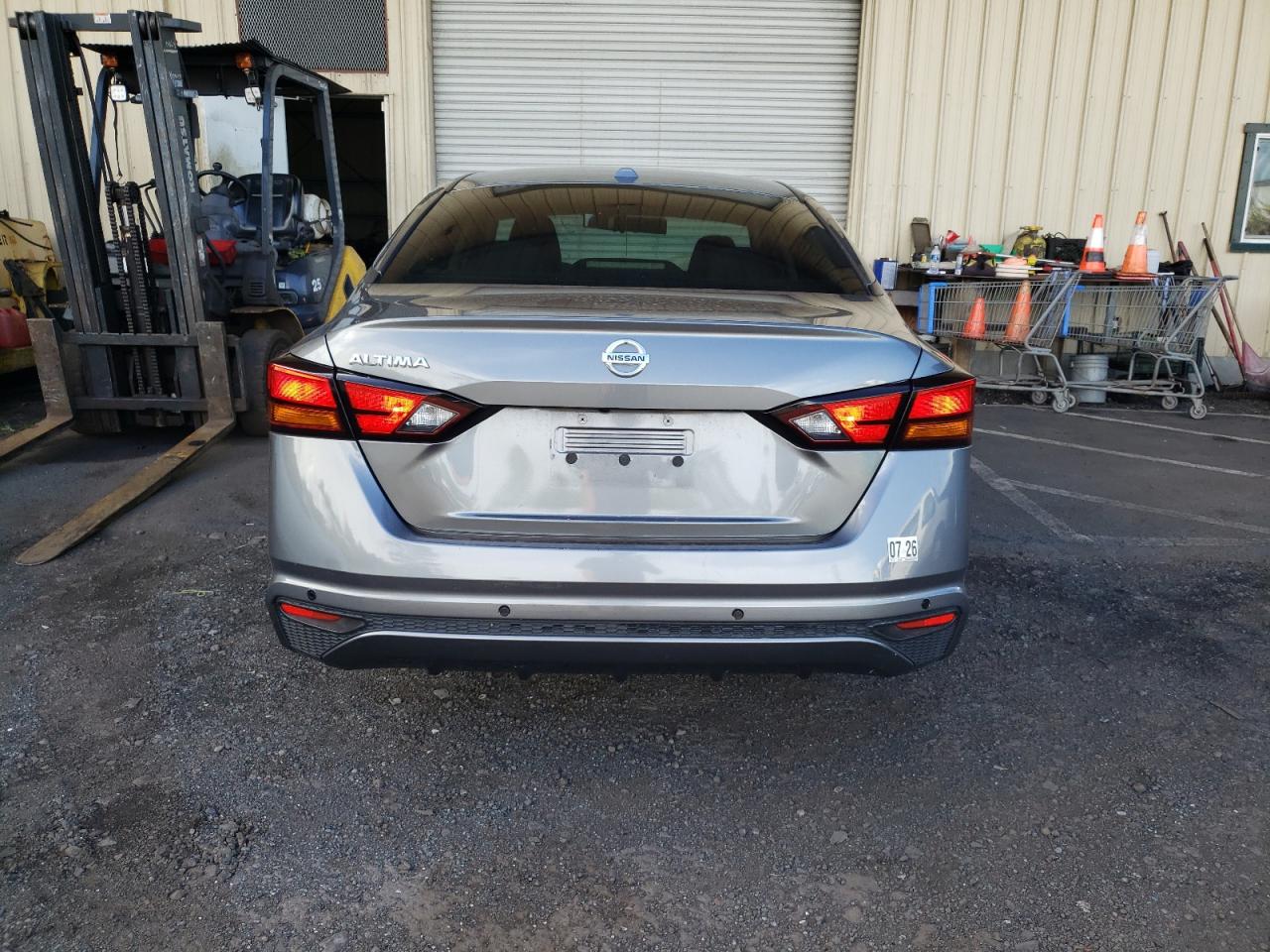 Nissan Altima S Image 11