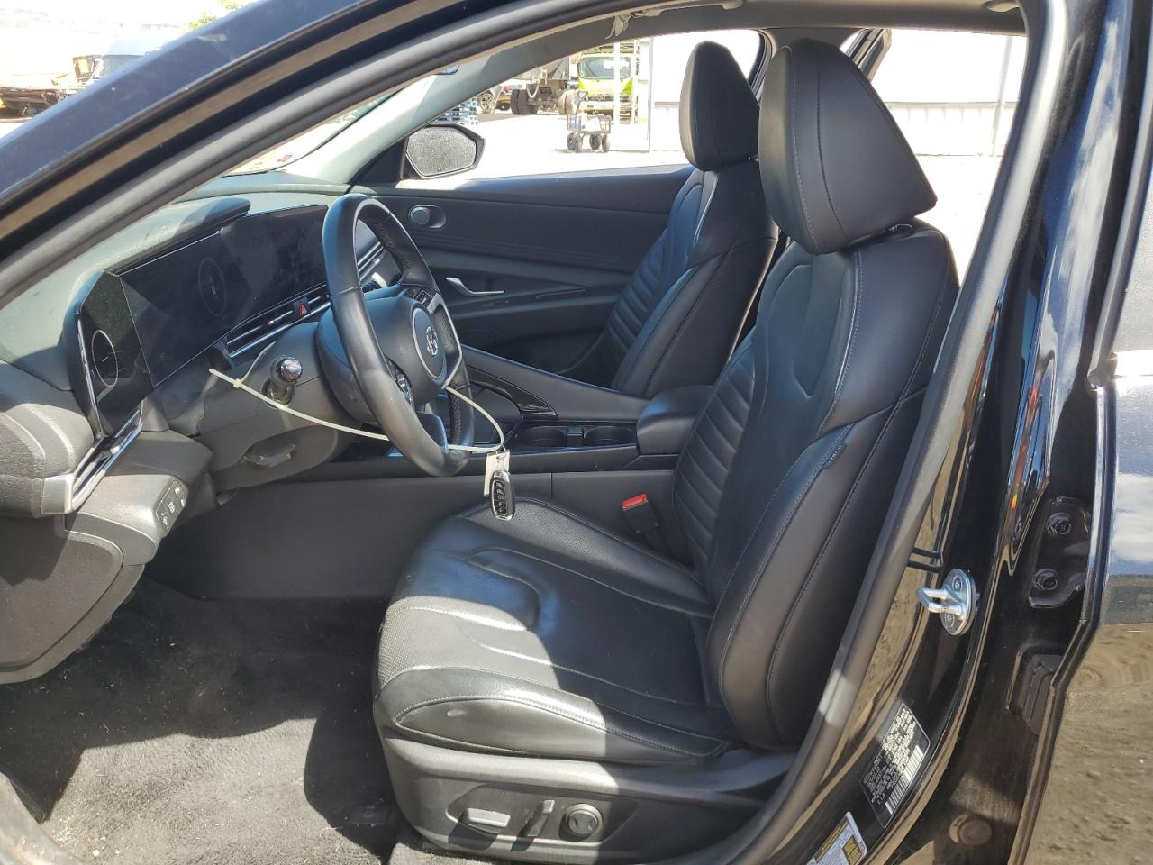 Hyundai ELANTRA Limited Image 4