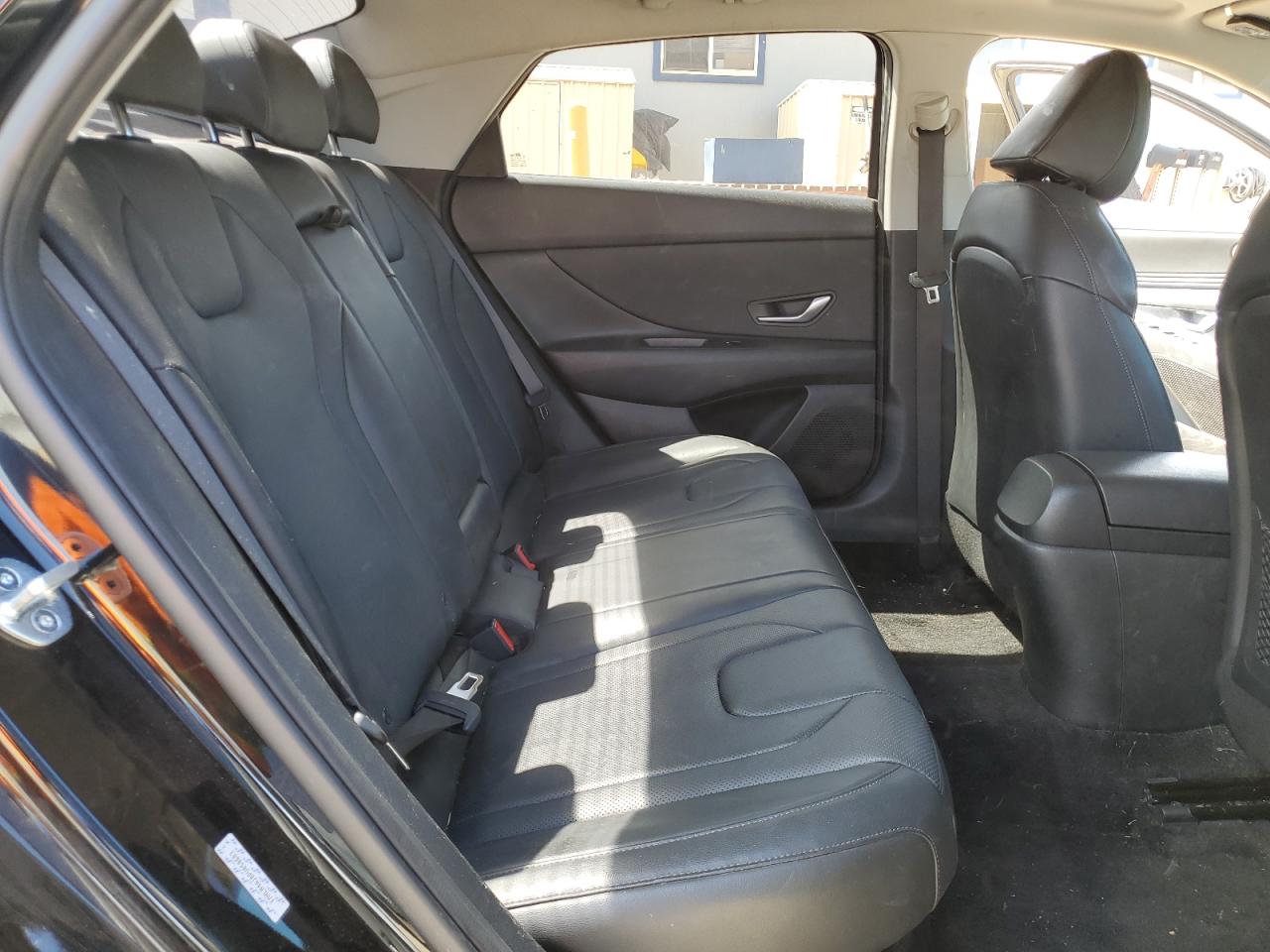 Hyundai ELANTRA Limited Image 8