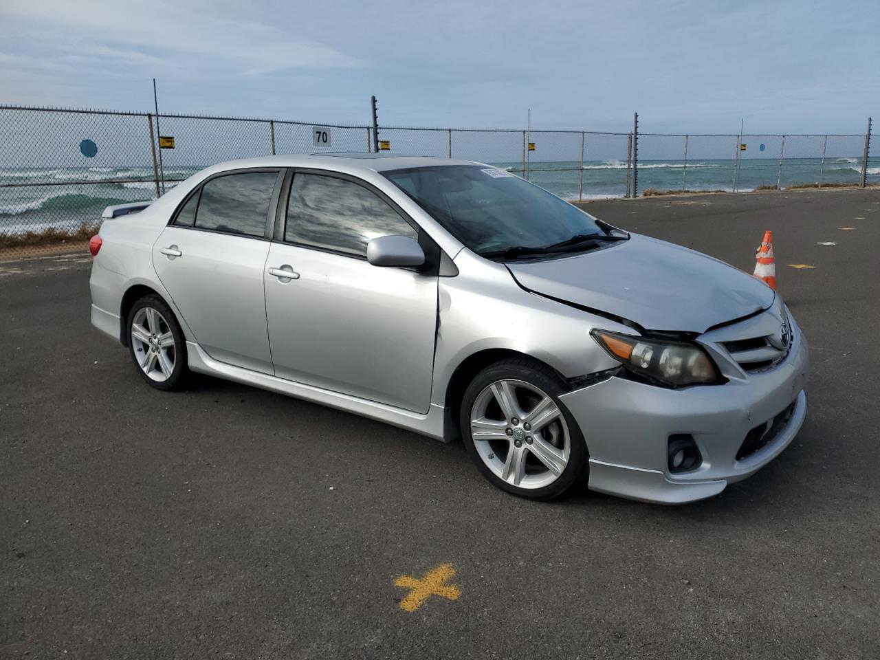 Toyota Corolla Base Image 9