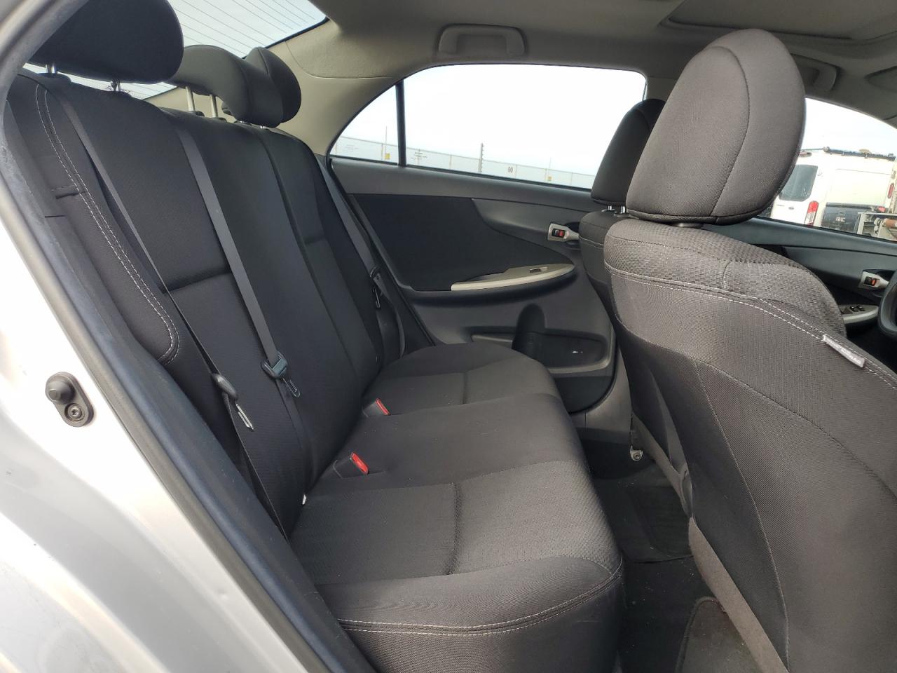 Toyota Corolla Base Image 8