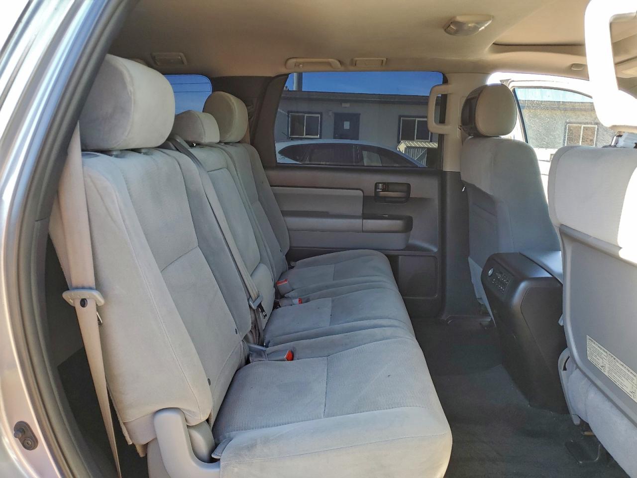 Toyota Sequoia Sr5 Image 9