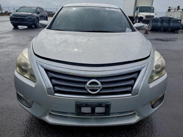 Nissan Altima 2.5 Image 10