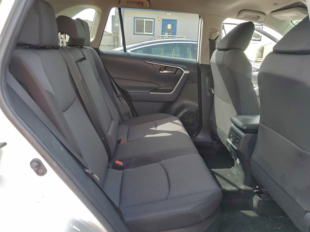 Toyota RAV4 Xle Image 6