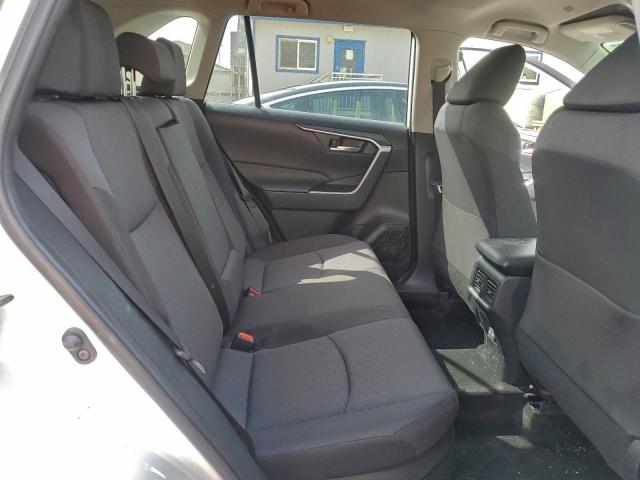 Toyota RAV4 Xle Image 6