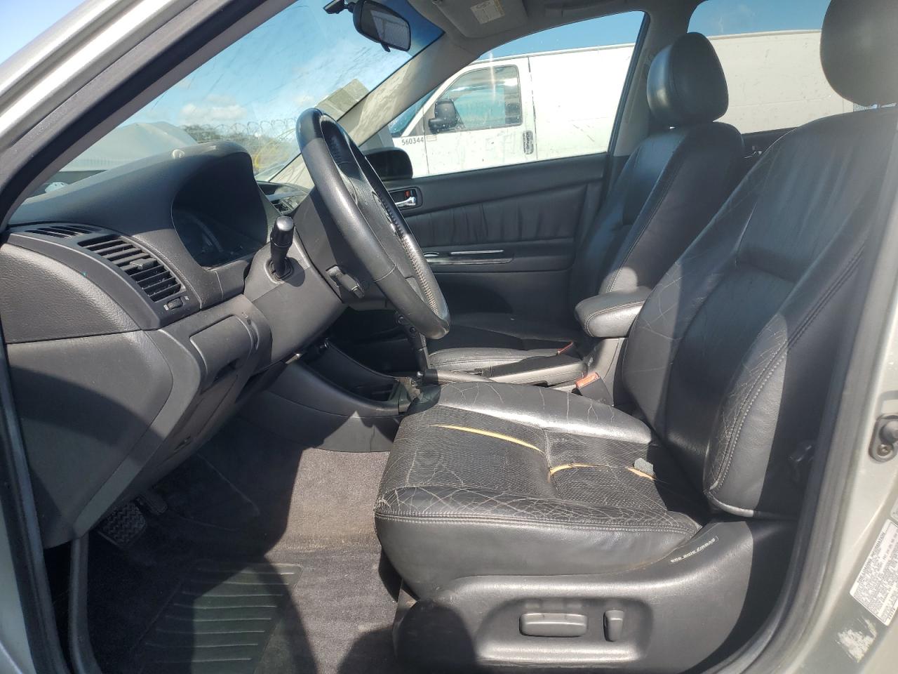 Toyota Camry Le Image 7