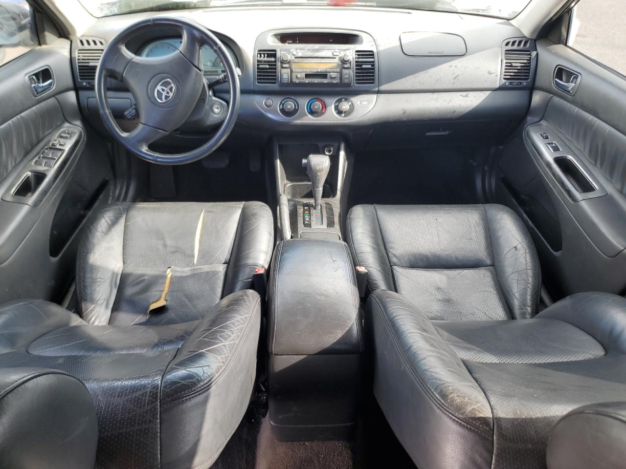 Toyota Camry Le Image 6