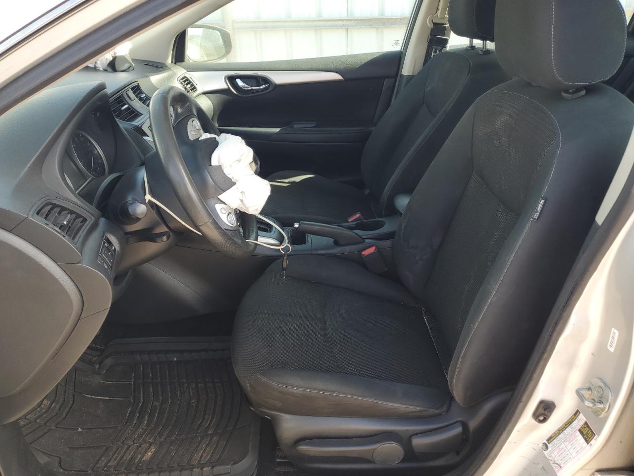 Nissan Sentra S Image 8