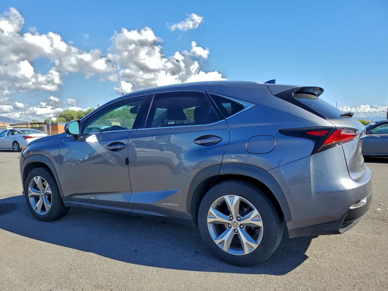 Lexus NX 300h Image 3