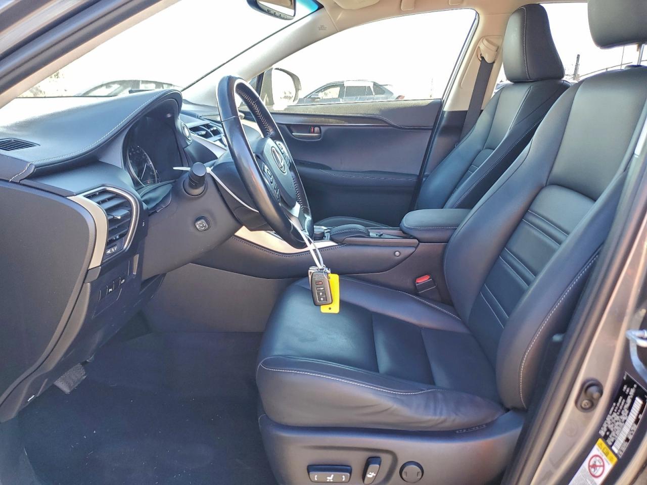 Lexus NX 300h Image 7