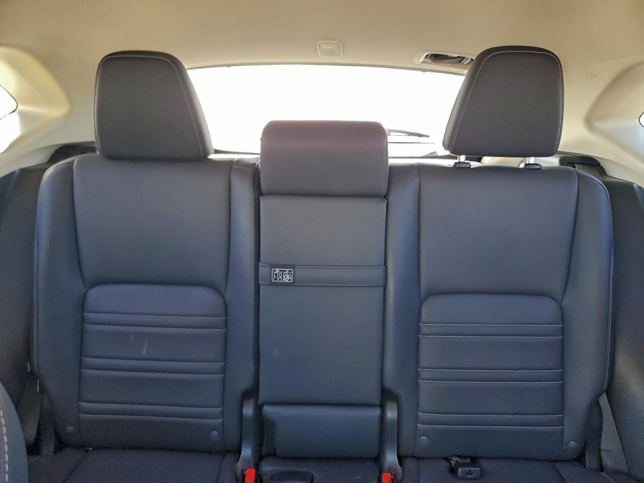 Lexus NX 300h Image 11