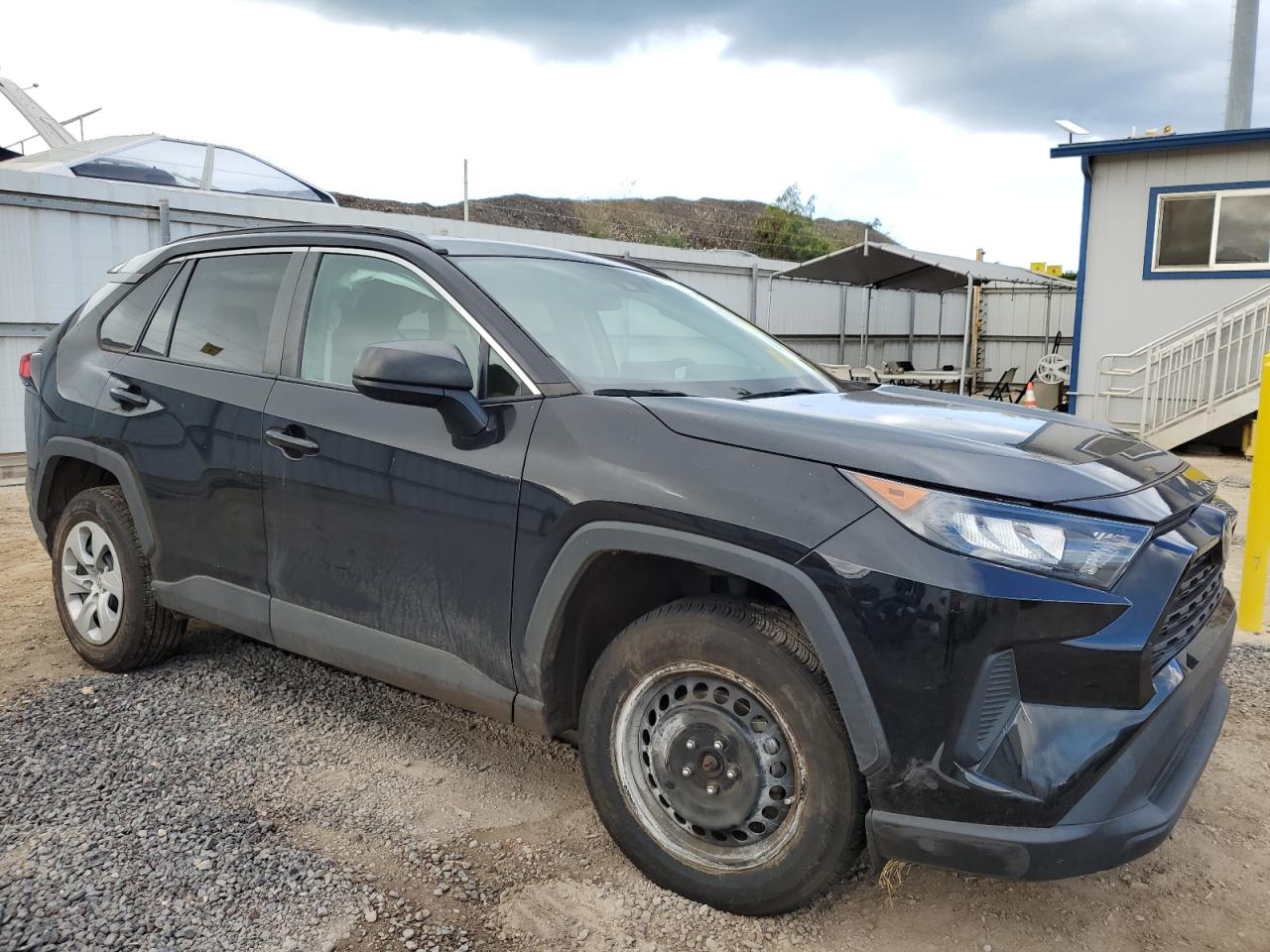 Toyota RAV4 Le Image 8