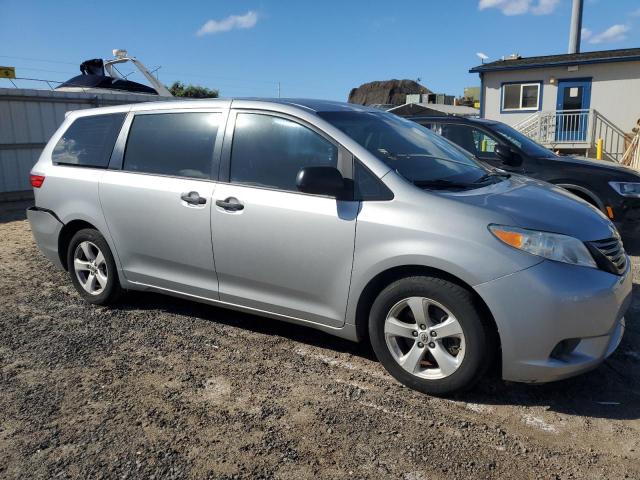 Toyota Sienna Image 4
