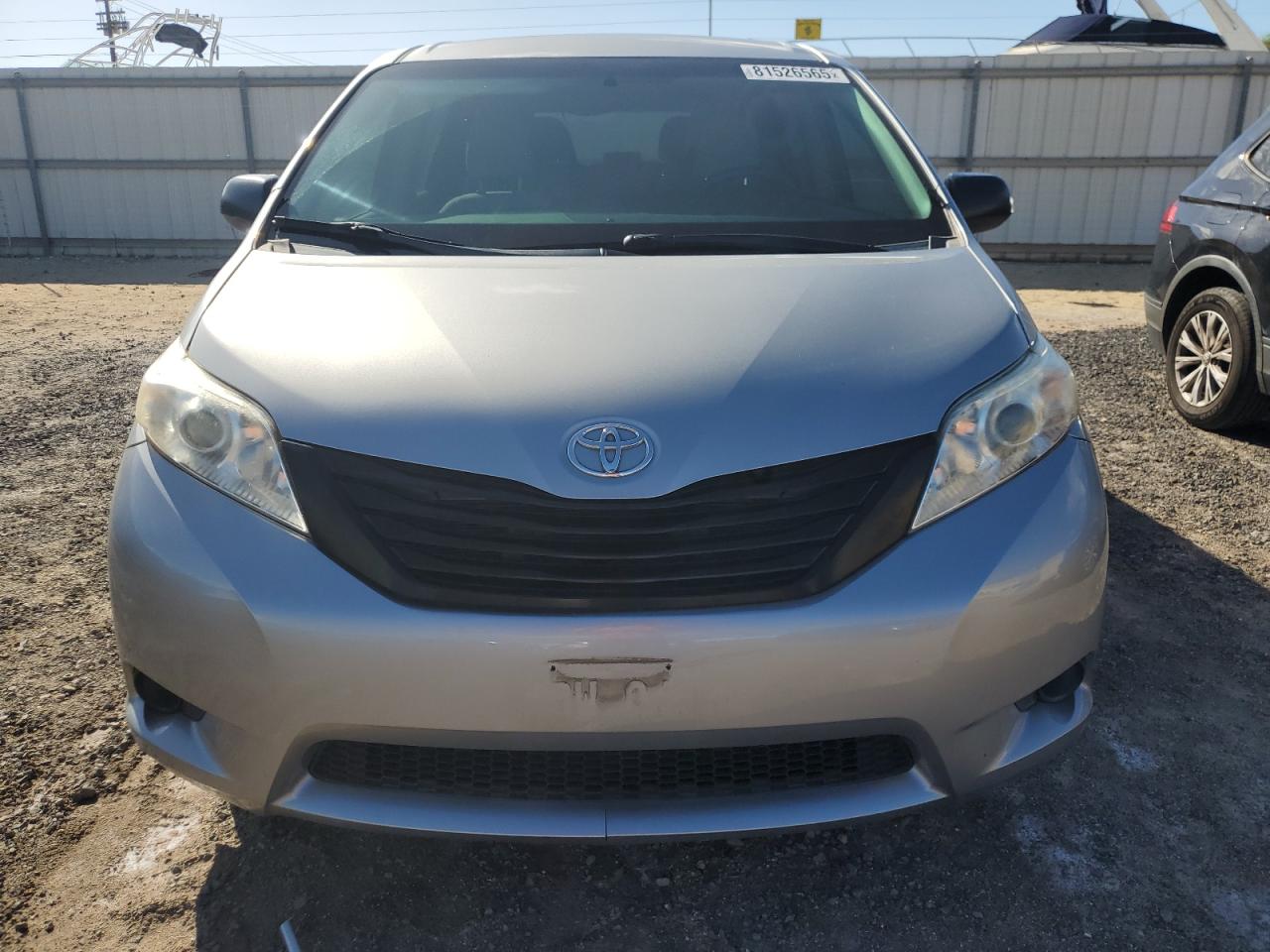 Toyota Sienna Image 2