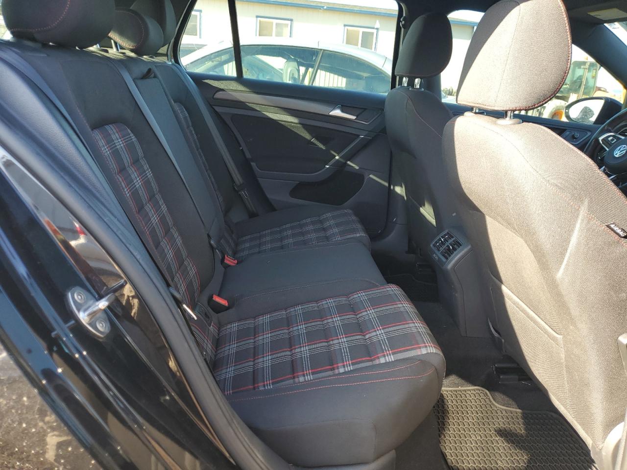 Volkswagen GTI S Image 5